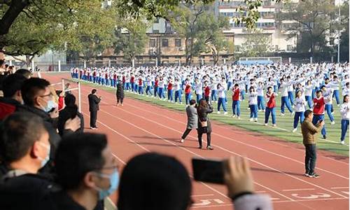 挤得满满当当-挤满了英语短语怎么写